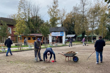Herbstputz auf dem Bouleplatz